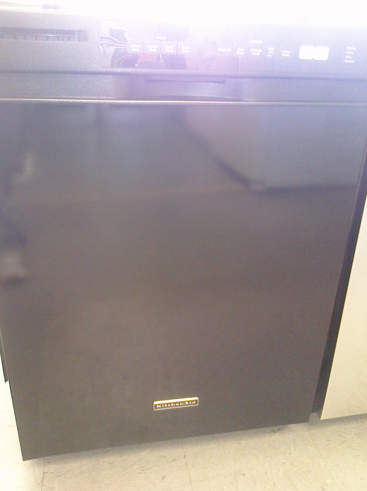 (9) KitchenAid KUDS30IVBL 24″ Built-In Dishwasher, Black