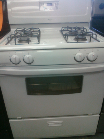 (9) Whirlpool WFG114SVQ 30″ Free-Standing Gas Range with Window/Clock, White