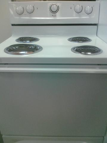 (9) Whirlpool RF110AXSQ 30″ Free-Standing Electric Range, White