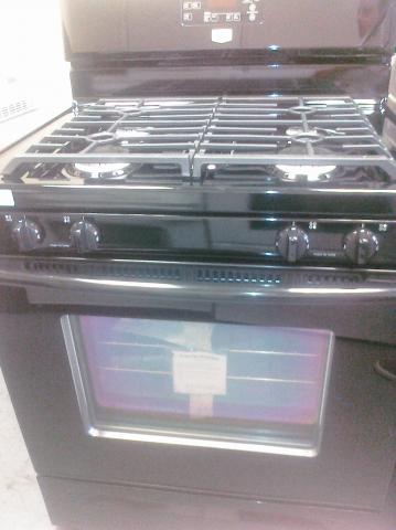 (9) Maytag MGR7665WB 30″ Gas Range with Cast-Iron Continuous Grates, Clock and Window, Black