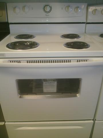 (9) Whirlpool RF111PXSQ 30″ Free-Standing Electric Coil Range with Window, White