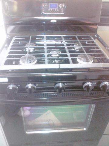 (9) Whirlpool WFG374LVB 30″ Fre-Standing Self-Clean Gas Range, Black