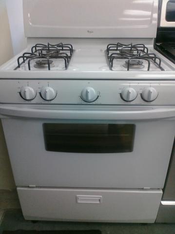 (9) Whirlpool WFG111SVQ 30″ Free-Standing Gas Range, White