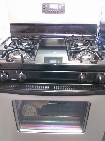 (9) Whirlpool WFG361LVD 30″ Free-Standing Self-Clean Gas Range, Universal Silver